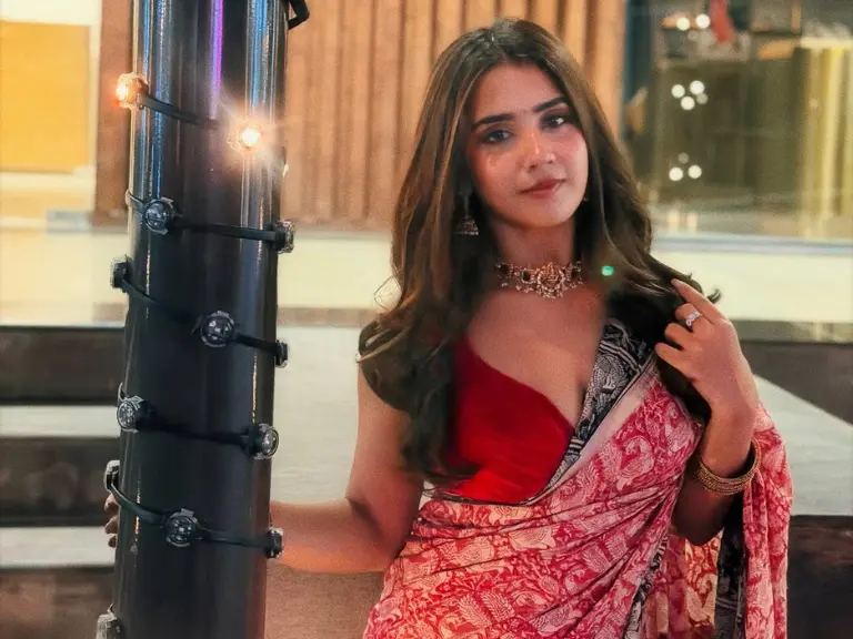 Roshni Walia Age mother name and full biography